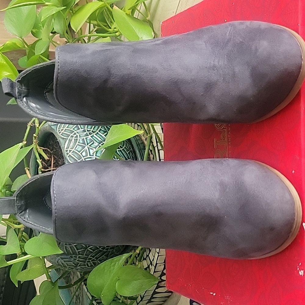 Carlos Size 8.5 Gray Bootie